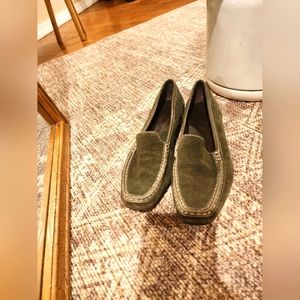 Eddie Bauer flats, classy and sheek